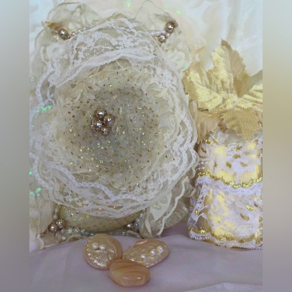 Hand Crafted Glass Bottles Eternal Glory Pillow Set Vanilla - Picture 4 of 11